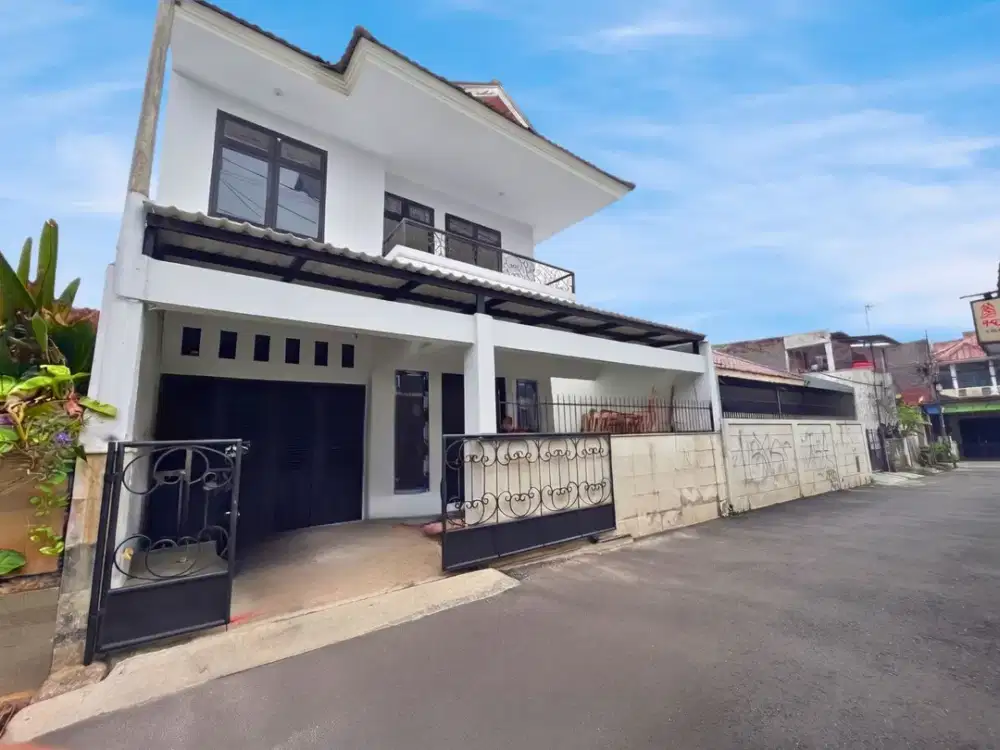 New Renovated House di Tebet Timur, Akses 2 Mobil