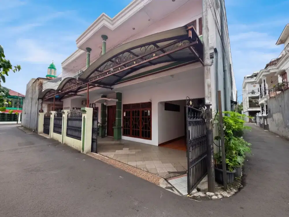 LOKASI STRATEGIS! RUMAH SIAP HUNI DI TEBET TIMUR