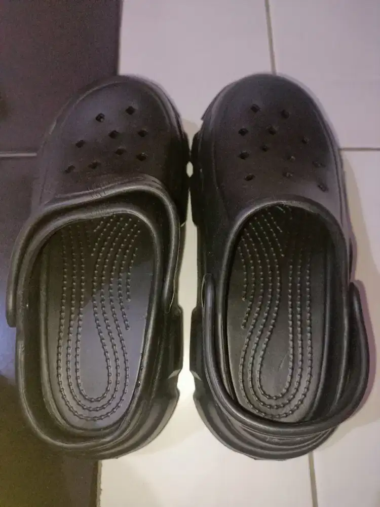 JUAL RUGI !!! SANDAL CROCS