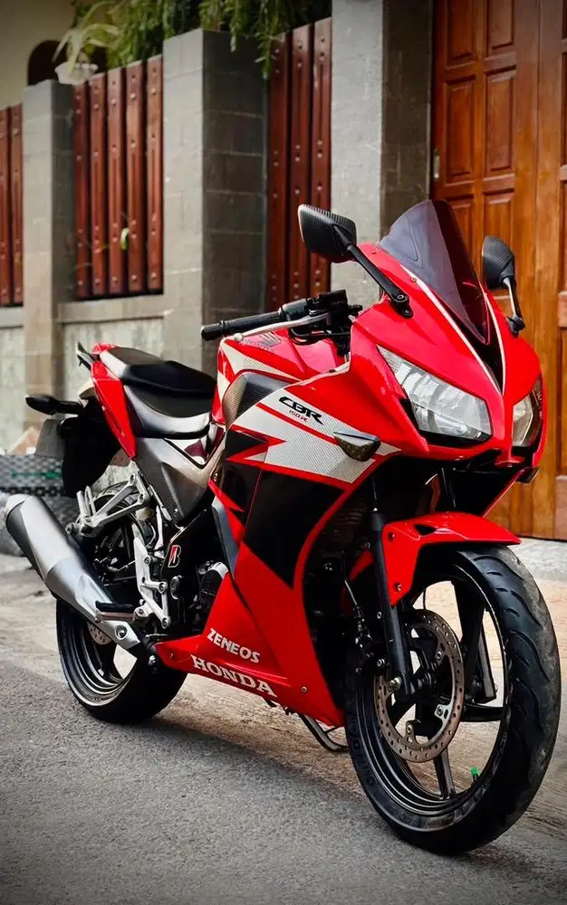 HONDA CBR 150R KM LOW ISTIMEWA