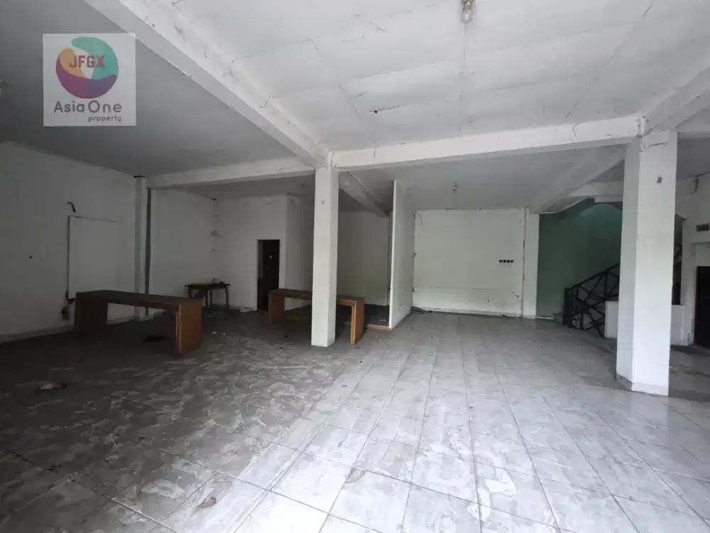 Disewakan ruko 2lt ex cafe ada rooftop di H.Agus Salim, Bekasi
