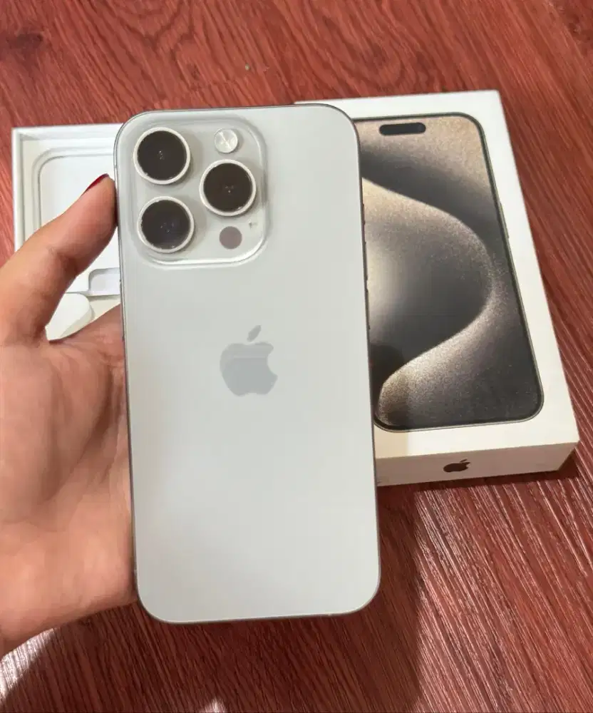iPhone 15 pro 256 bh 93%