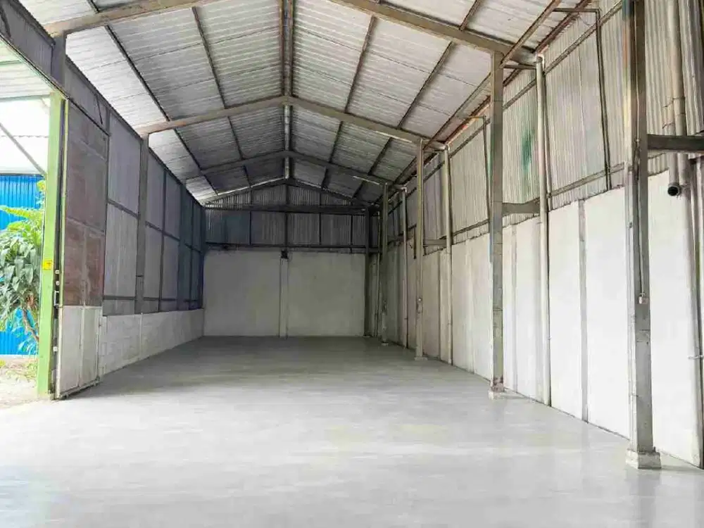 DISEWAKAN GUDANG SIAP PAKAI - Atap Tinggi  Strategis
