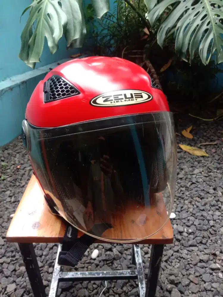 Helm merk Zeus 610 murah