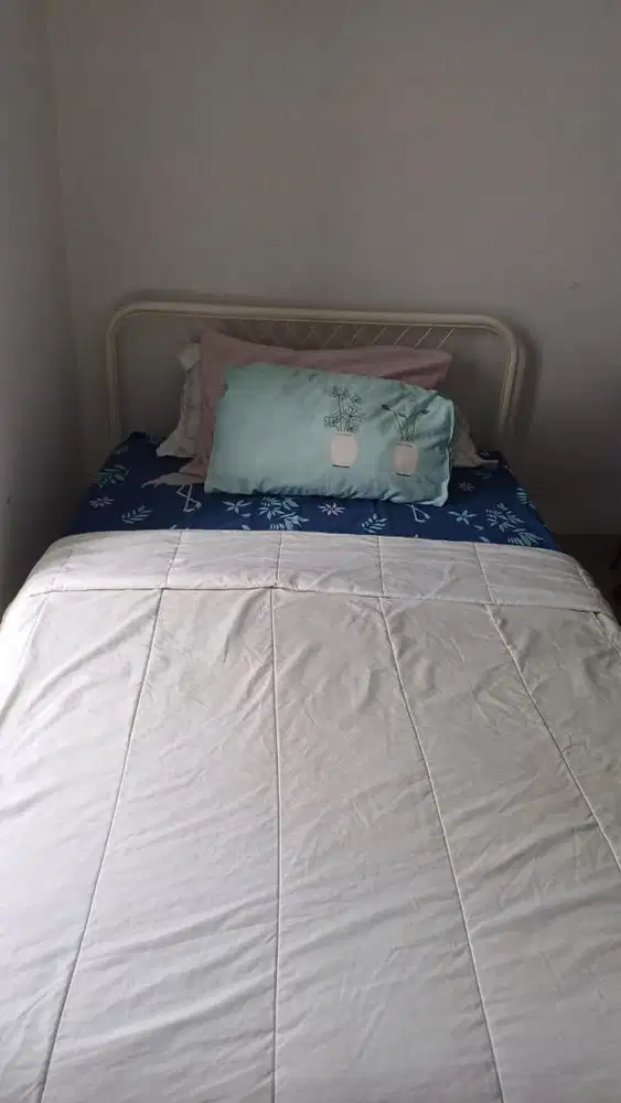 Tempat tidur second Ikea