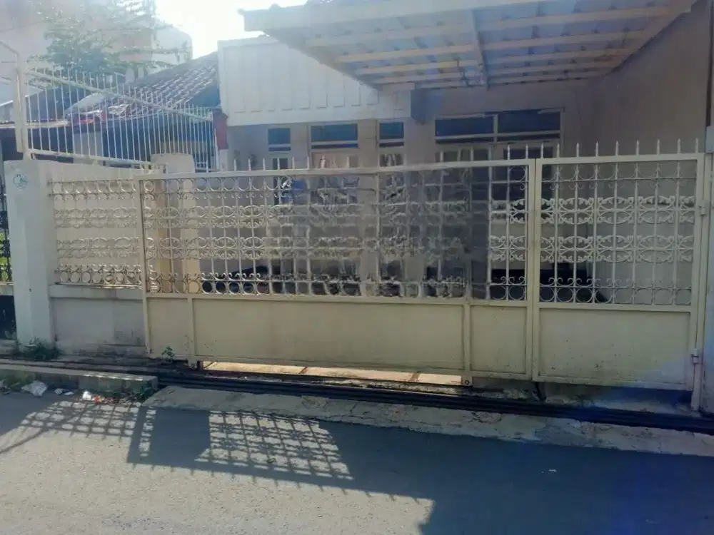 Disewakan Kembali Rumah  siap huni di sayap terusan buahbatu. cocok untuk tempat tinggal, kantor, dan usaha lainnya. Lokasi sangat strategis dekat ke