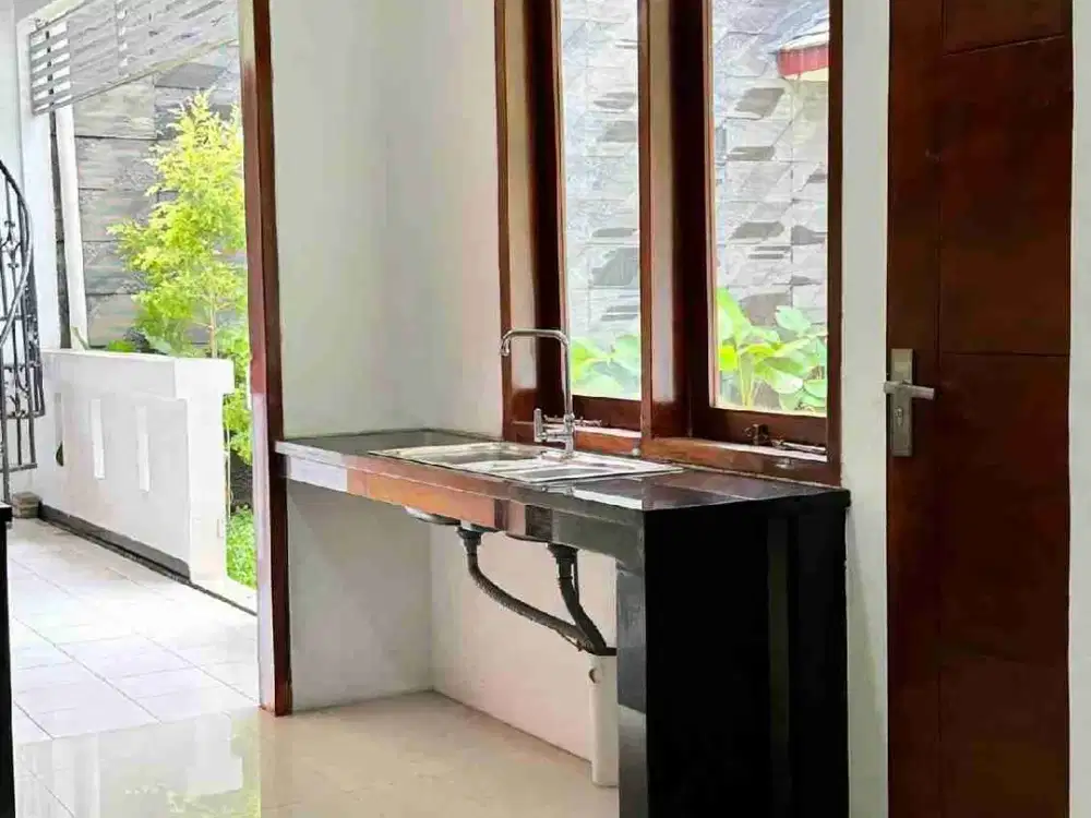 RUMAH LUAS TURANGGA-5kt 4km ada Taman Depan Belakang-Cocok Keluarga Besar - Kantor