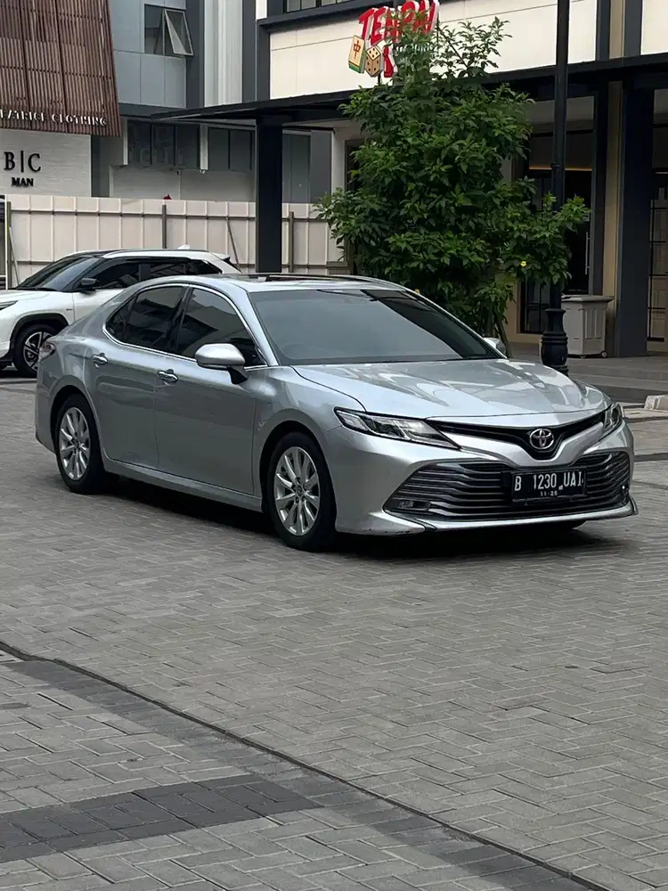 CASH Toyota Camry 2.5 V AT 2021 Silver