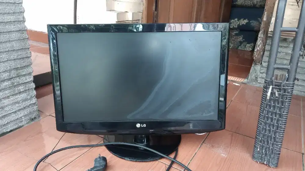 TV LG 22 LH 20R hitam