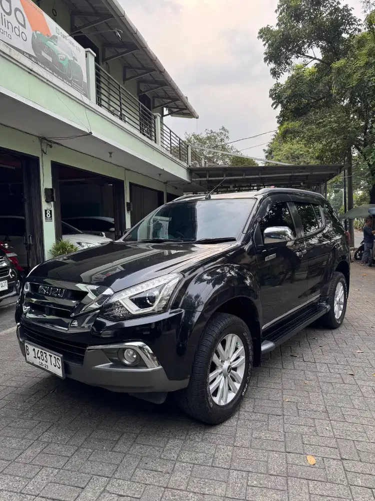 Jual Cash Isuzu Mux 2.5 Premiere (4x2) AT 2019
