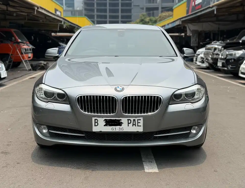 BMW 520I AT GREY 2012