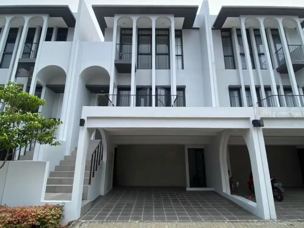 Rumah Mewah 3 Lantai Aether at GWP BSD – Backyard, Carport 2 Mobil, Security 24 Jam