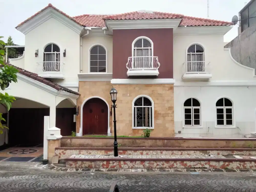 Rumah Tinggal 2 Lantai di Kawasan Elite Casa Grande Depok Sleman