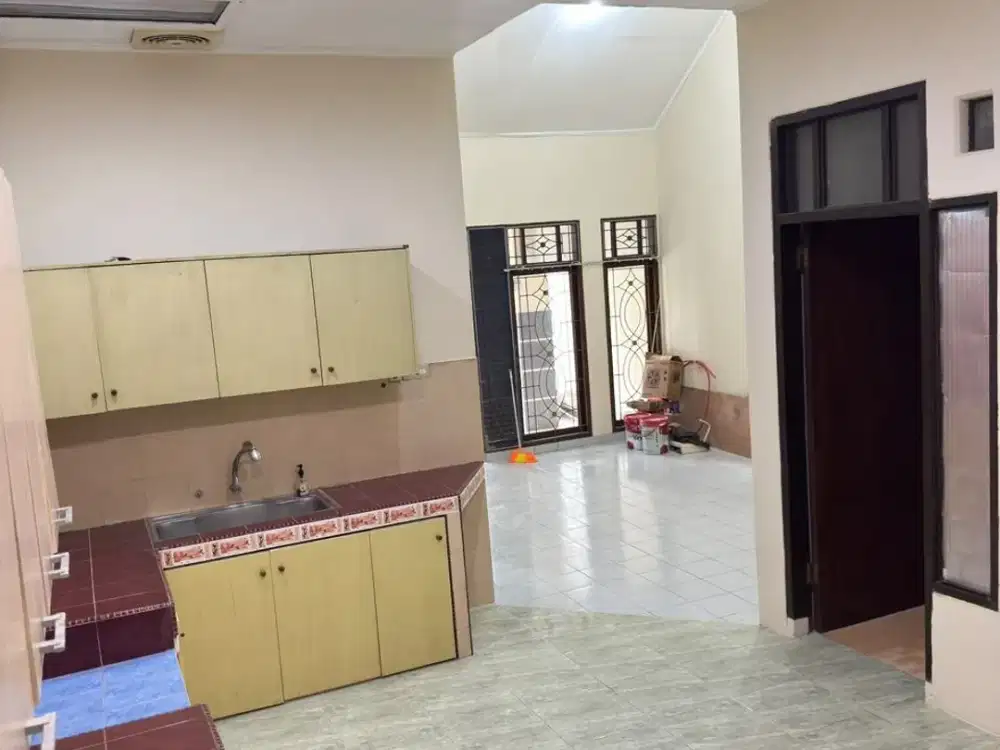 Disewakan Rumah di Sutera Flamboyan Alam Sutera 1,5 Lantai Semi Furnish