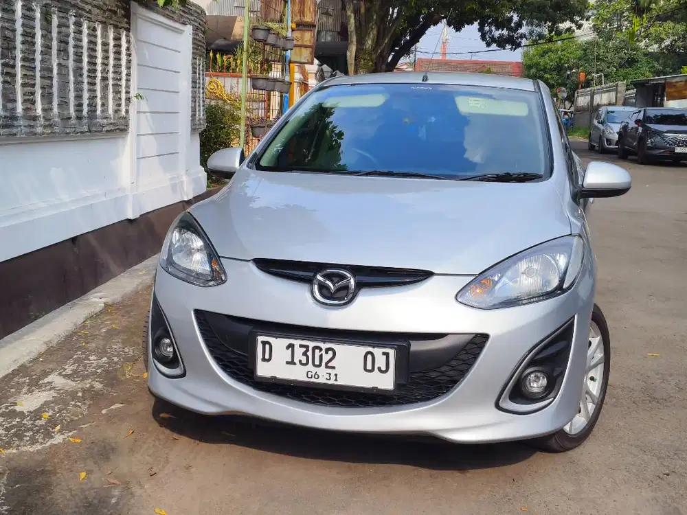 mazda 2 R at matic 2010 silver mulus bandung km50rban