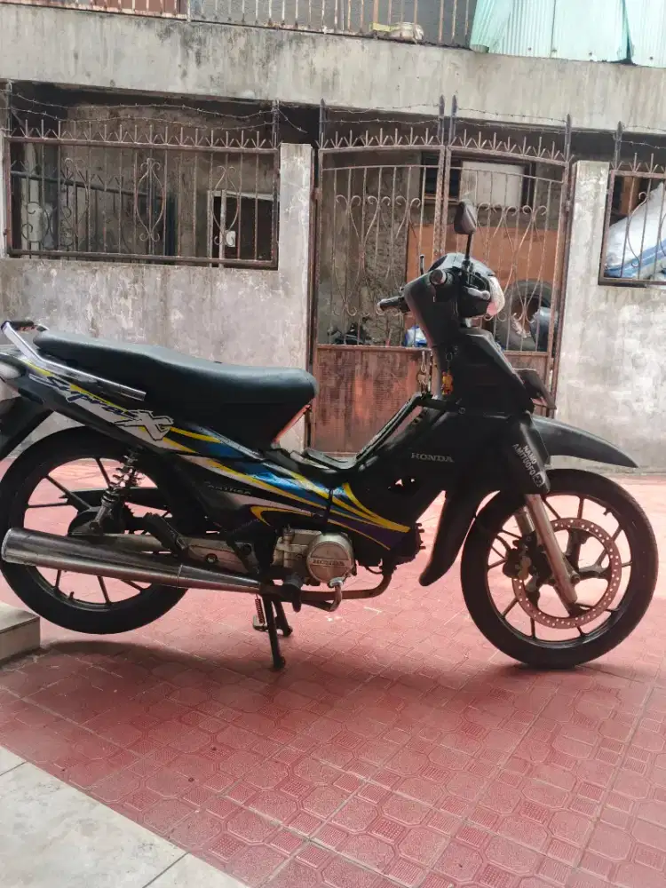 ‎Jual motor Supra x 100cc th 2004,surat lngkp STNK BPKB ada PJK hidup,