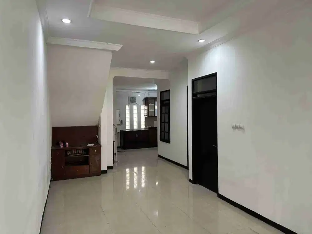 DIsewakan Rumah 2 lt siap huni Taman Holis Indah 1