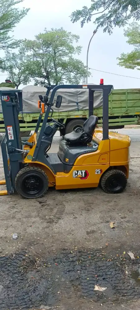 Forklift Caterpillar 2,5 Ton,Manual,Tiang 3 Meter,Low HM,Tahun 2022