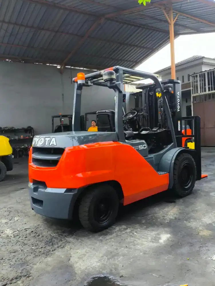 Forklift Toyota 5 Ton,Tiang Threelift,Matic,Sideshif,8FD50N,Tahun 2017