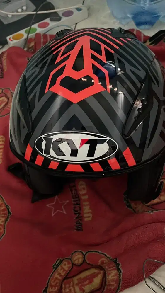 Di jual helm kyt bekas