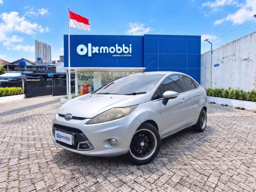 LOW DP Ford Fiesta 1.6 Sedan Bensin-AT 2012 FBL