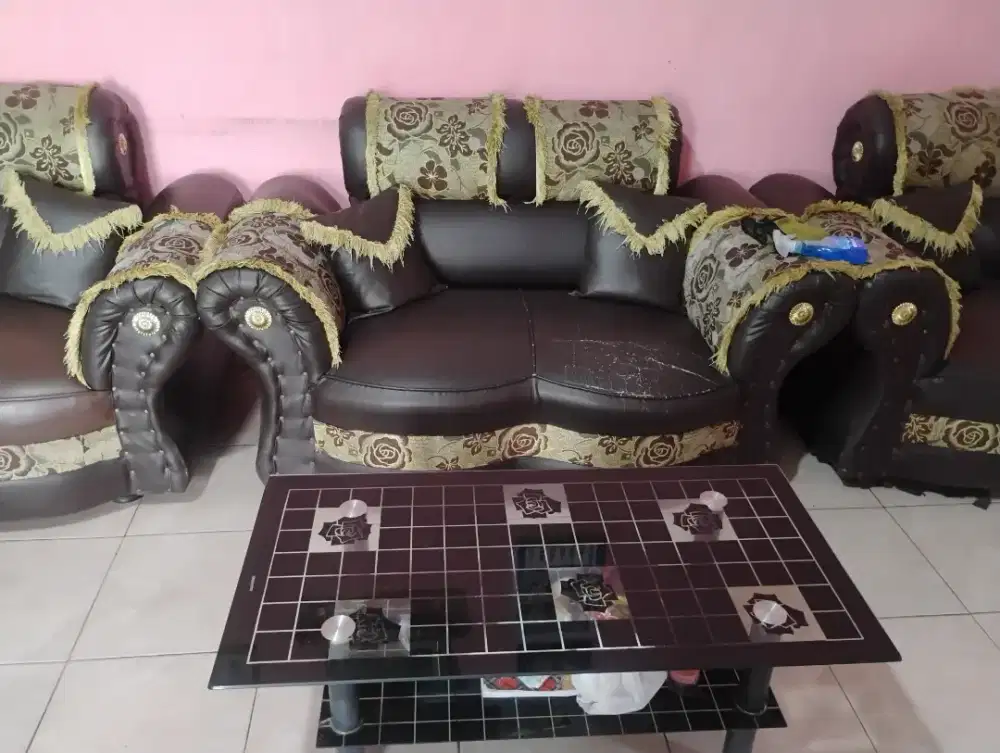 Dijual Satu Set Sofa Busa Motif Batik Coklat