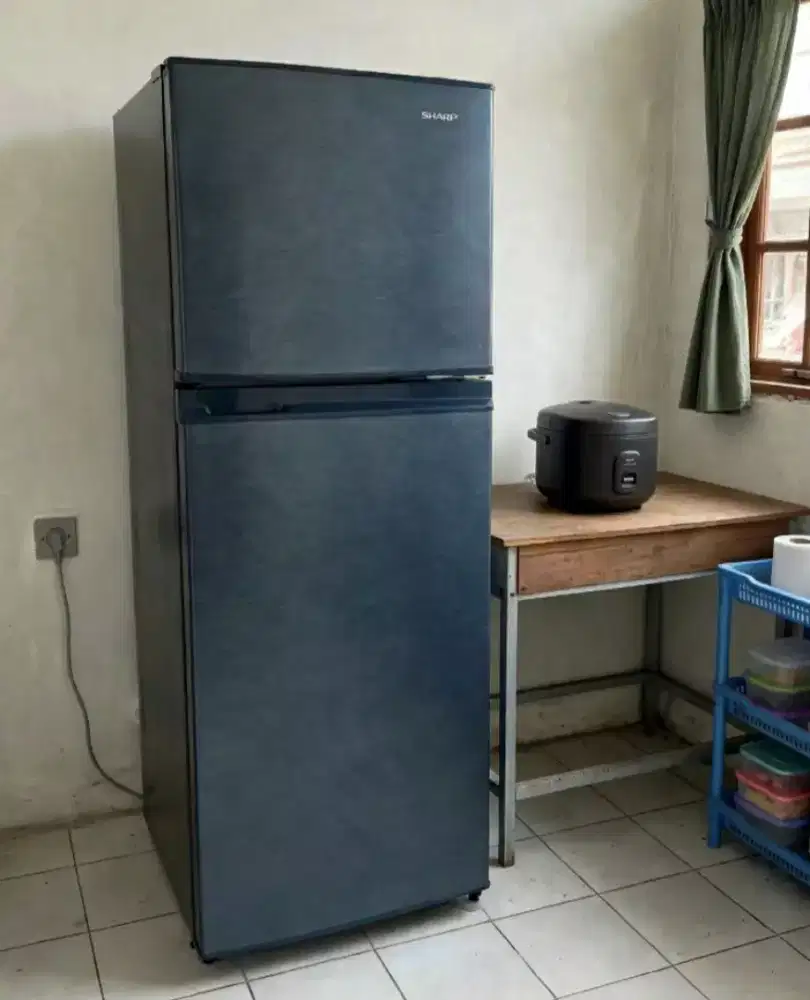 kulkas 2 pintu sharp masih bagus mulus normal banget