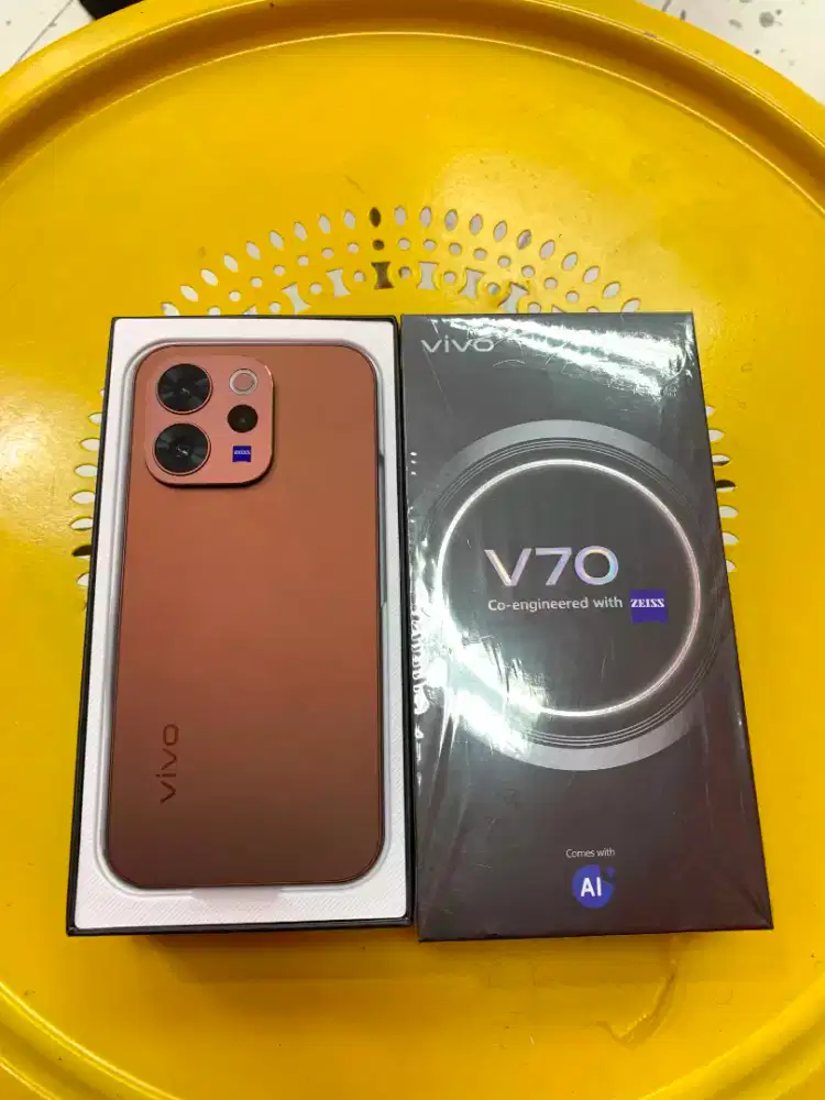 Handphone Vivo V70 Brown