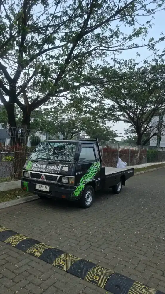 L300 pick eks muatan ringan