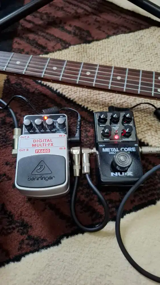 Efek Gitar Nux dan Behringer.