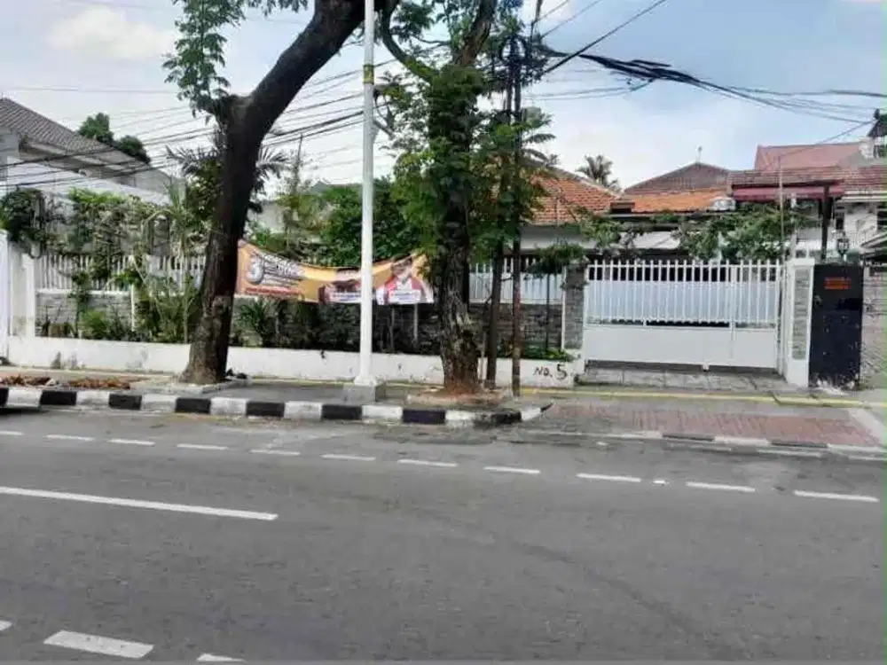 Dijual Rumah Luas Strategis Dengan Harga Setara NJOP (nego) di Tebet Barat Raya Jakarta Selatan