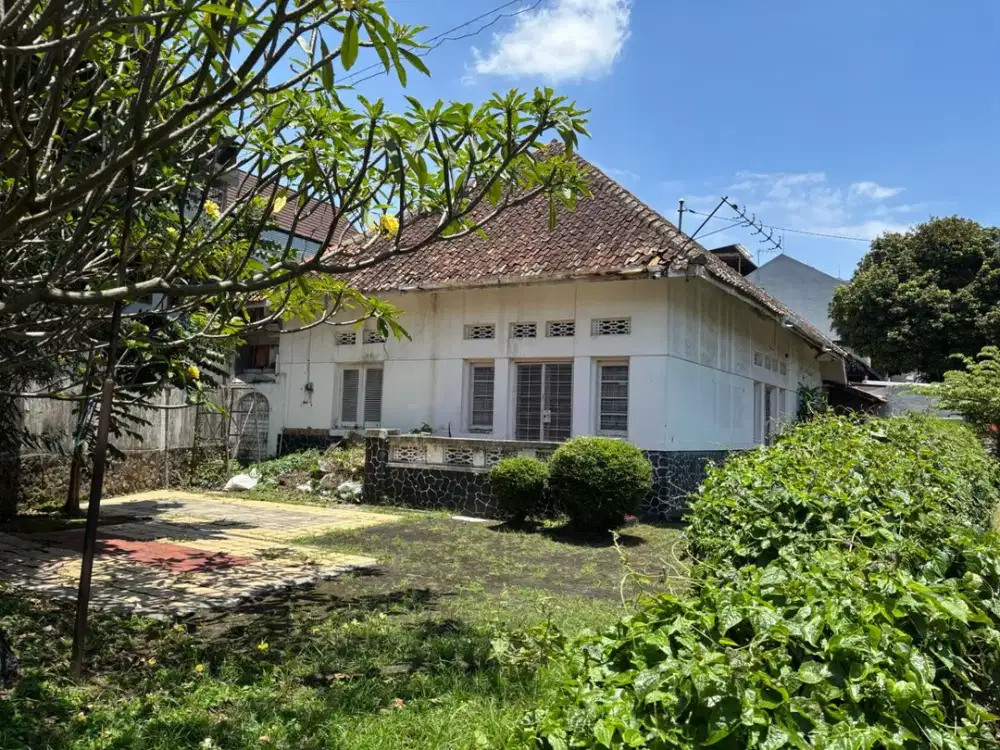 Rumah gaya kolonial di LLRE Marthadinata (Riau)
