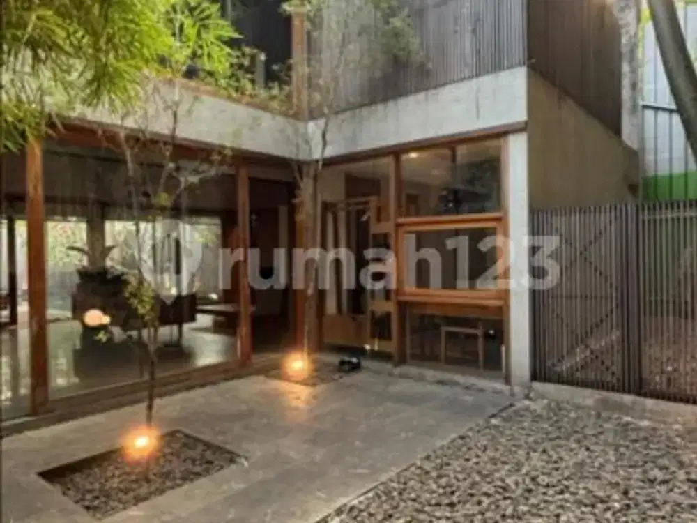 Rumah di Puspita Loka BSD Konsep Tropical Villa With Private Pool
