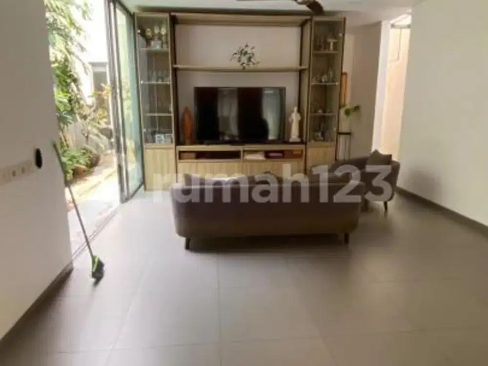 Dijual Cepat Rumah di Sutera Jelita Alam Sutera