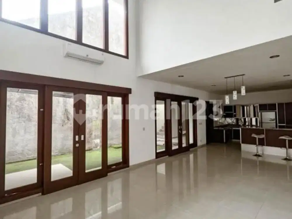 Rumah Semi Furnish SHM Hadap Barat Dekat Tol di The Green BSD