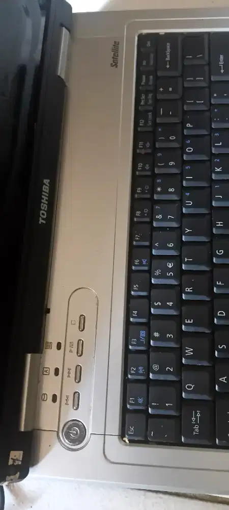 Laptop murah merk toshiba satelite L20 hidup