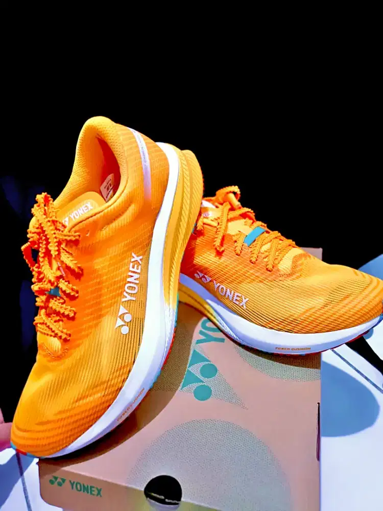 Running shoes & badminton (original yonex ) carbon cruise aerus