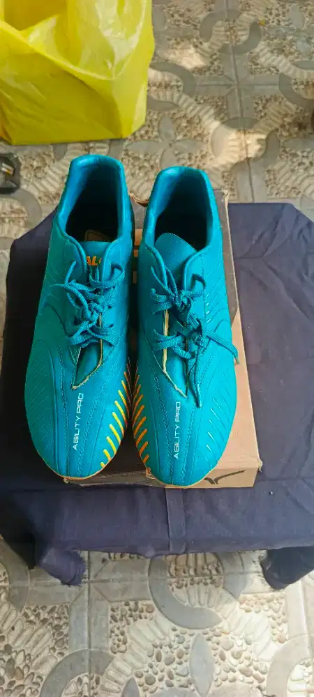 Sepatu Bola Calci Size 44