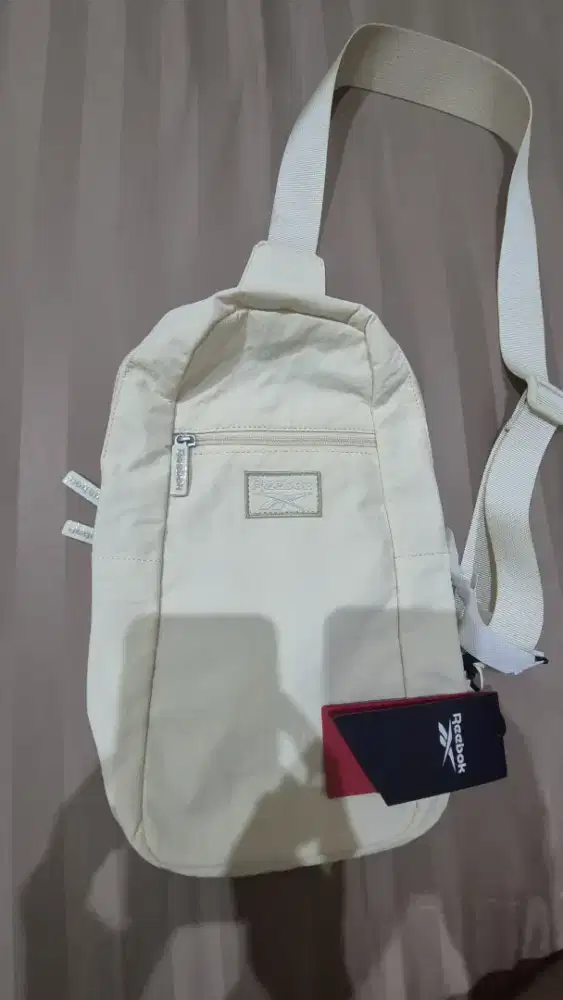 Reebok ransel kecil broken white
