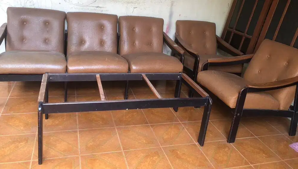 Dijual satu set kursi tamu+meja