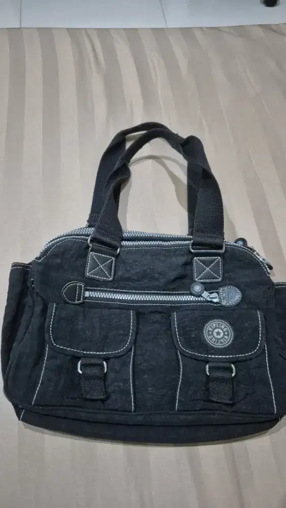 Tas kipling hitam