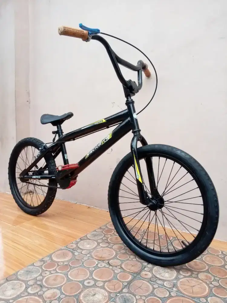 Dijual Sepeda BMX Ukuran 20.