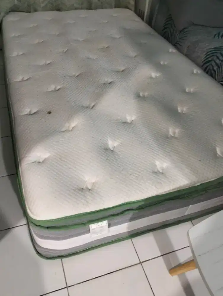 Spring bed Oeko Tex. Tebal Nyaman. Masih  Empuk. Jrg bgt dipake