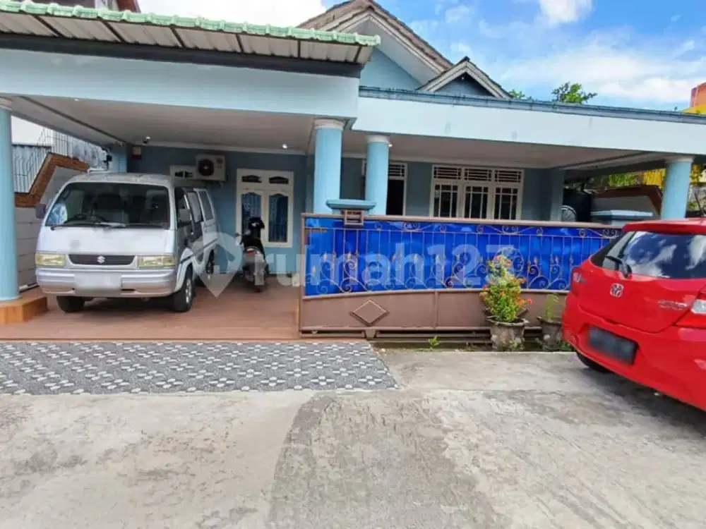Dijual Rumah Keluarga Kondisi Bagus dengan Smart Lock Berlokasi Strategis Dekat Untan dan Megamall