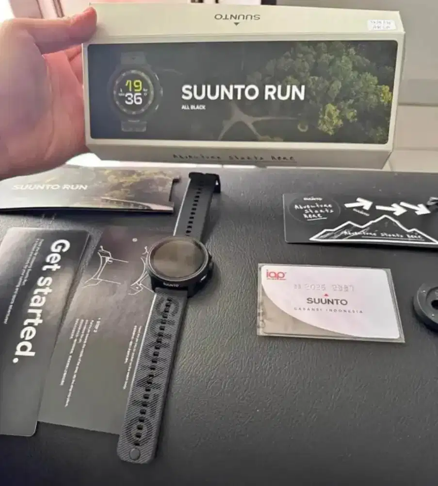 Suunto run all black