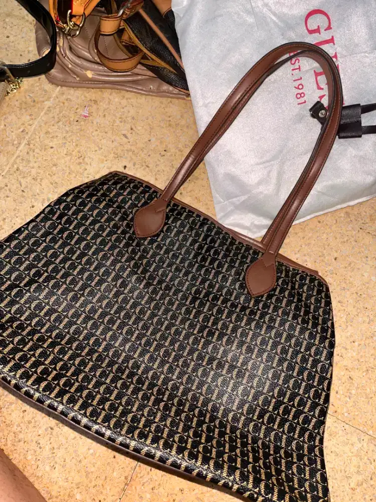 Tas tas wanita dari yang kecil samapi brsar