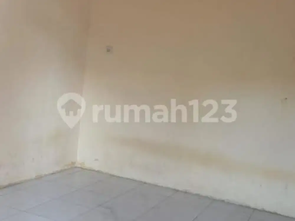 Dijual Rumah Siap Huni Dalam Kawasan Komplek dengan Akses Mudah ke Pusat Kota di Jl. Srikandi