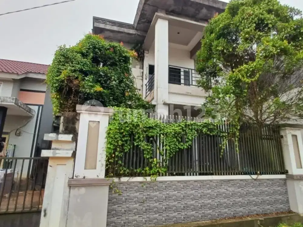 Dijual Rumah Beton 2 Lantai Berpagar Terletak Strategis dengan Akses Jalan Ditengah Kota di Jl Parit Haji Muksin 2