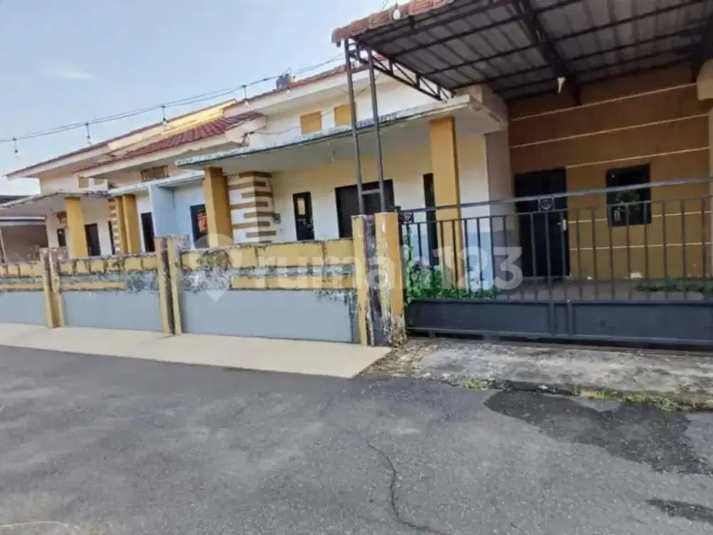 Dijual Rumah Siap Huni Kondisi Bagus Terawat Lengkap dengan Pagar, Canopy, dan Carport Beserta Lokasi Strategis Dekat Kawasan Kota dan Akses Jala