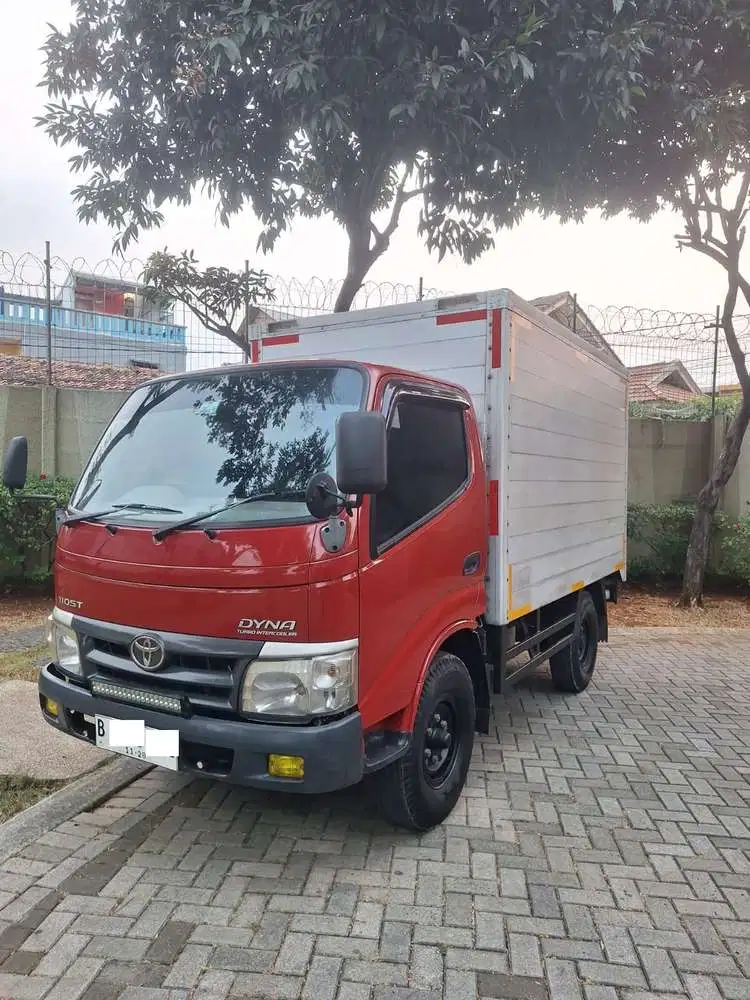 Toyota dyna 110st box tahun 2013